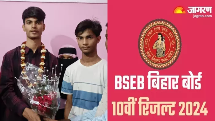 स्वजनों के साथ जिला टापर जुहैर अहमद