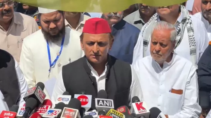 ईदगाह पहुंचे पूर्व मुख्यमंत्री अखिलेश यादव का दावा- पुलिस ने रोका। जागरण