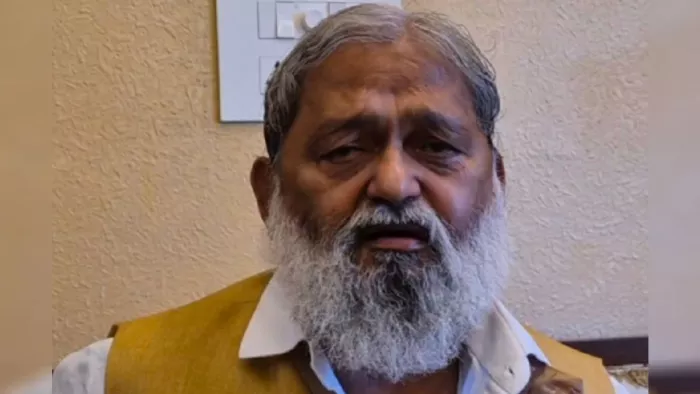 करनाल में पत्रकारों से बातचीत करते मंत्री अनिल विज (फोटो- जागरण)