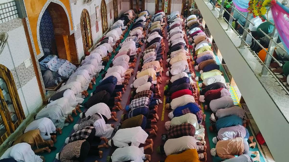 https://www.jagranimages.com/images/newimg/31032025/31_03_2025-eid_ul_fitr_23909075.jpg