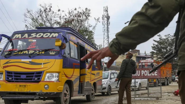 जम्मू-कश्मीर में आतंकियों की तलाश के लिए अभियान जारी (जागरण फोटो)
