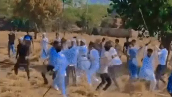 नूंह में ईद की नमाज के बाद दो पक्ष आपस में भिड़े। जागरण फोटो