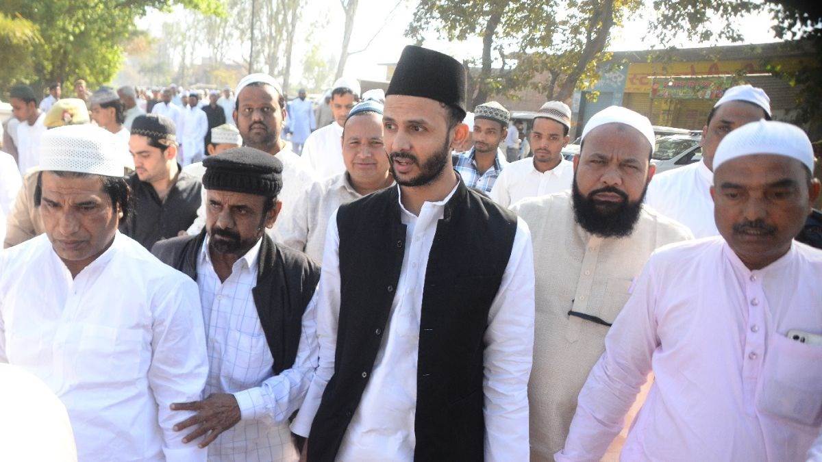 mp jiyaurrahman barq offered namaz in idgah on eid 2025 said protest against waqf bill will continue