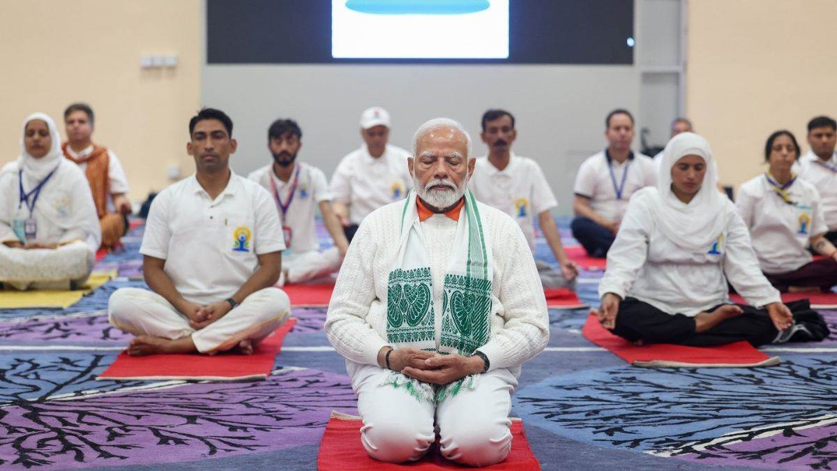 https://www.jagranimages.com/images/newimg/31032025/31_03_2025-yoga_day_theme_23908956.jpg