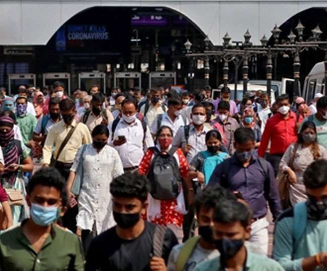 देश में कोरोना केस में आ रही कमी, मौतें जारी। (फोटो: दैनिक जागरण)