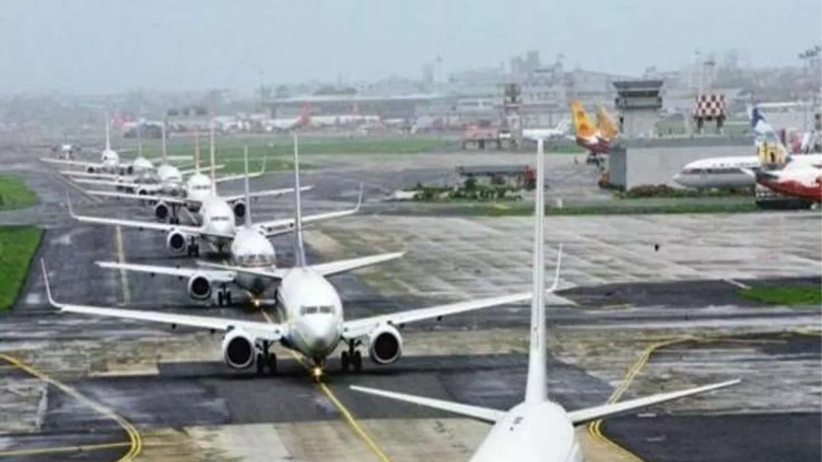 अमौसी एयरपोर्ट के रनवे पर पहुंचा वाराणसी का सादिक हुसैन, सुरक्षा अधिकारी कर रहे जांच