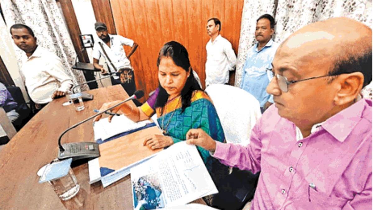 excise department inspector pleaded in front of bhagalpur mayor to get rid of drug addicts