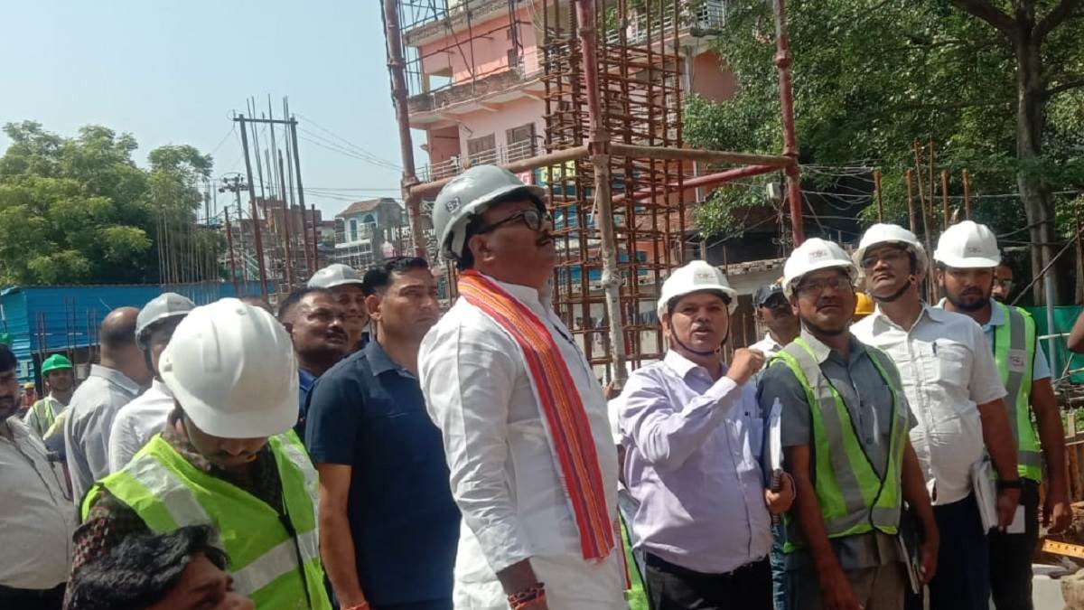 in sultanpur deputy cm brajesh pathak inspected medical college and the ultrasound center found stalled