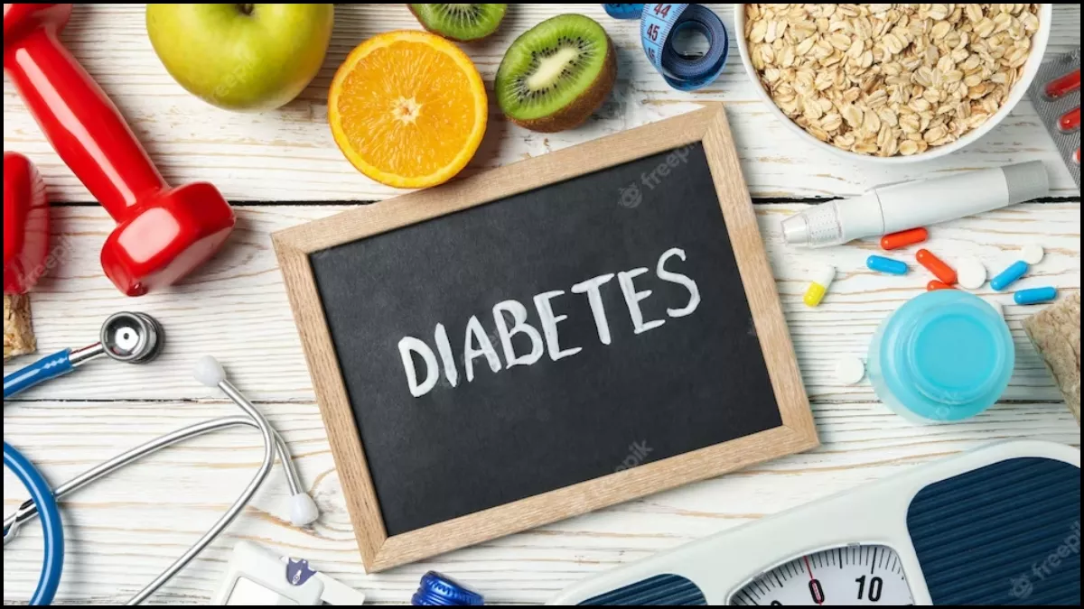 Fruits For Diabetes: डायबिटीज के मरीजों के लिए वरदान हैं ये 5 मानसून फल, बिना किसी डर डाइट में करें शामिल