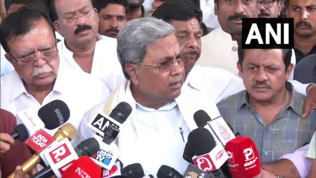 CM सिद्धारमैया ने कर्नाटक में पांच चुनावी गारंटी लागू करने का दिया आश्वासन, जल्द होगा कैबिनेट बैठक में पेश