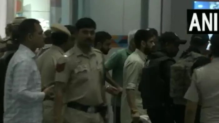 Delhi: पटियाला हाउस कोर्ट लाया गया गैंगस्टर लॉरेंस बिश्नोई, आर्म्स एक्ट से जुड़े मामले में बढ़ सकती है हिरासत