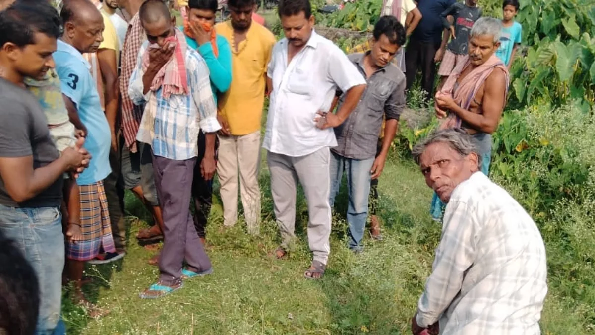 Dhanbad: चिरकुंडा में राजमिस्त्री का झाड़ियों में फेंका मिला शव, मुंह को कुचला; शरीर पर मिले चोट के निशान