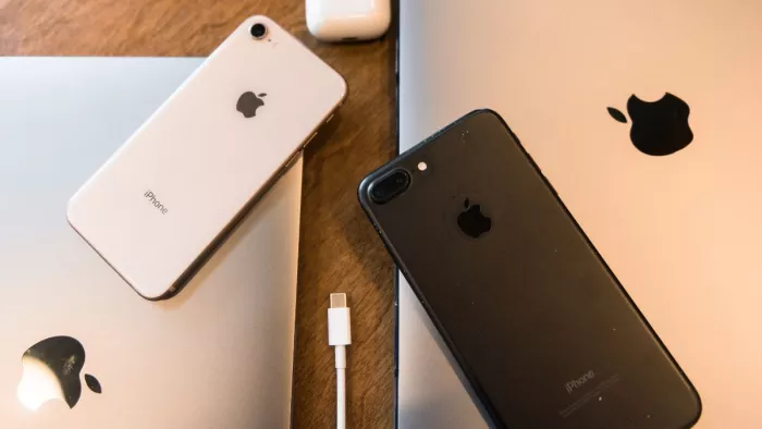 iPhone Durability Test- नया फोन लाने से पहले 10000 फोन की टेस्टिंग करता है Apple