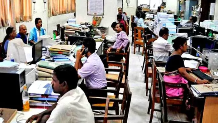 केरल में एक दिन में सेवानिवृत्त हुए 16 हजार सरकारी कर्मचारी। फाइल फोटो।