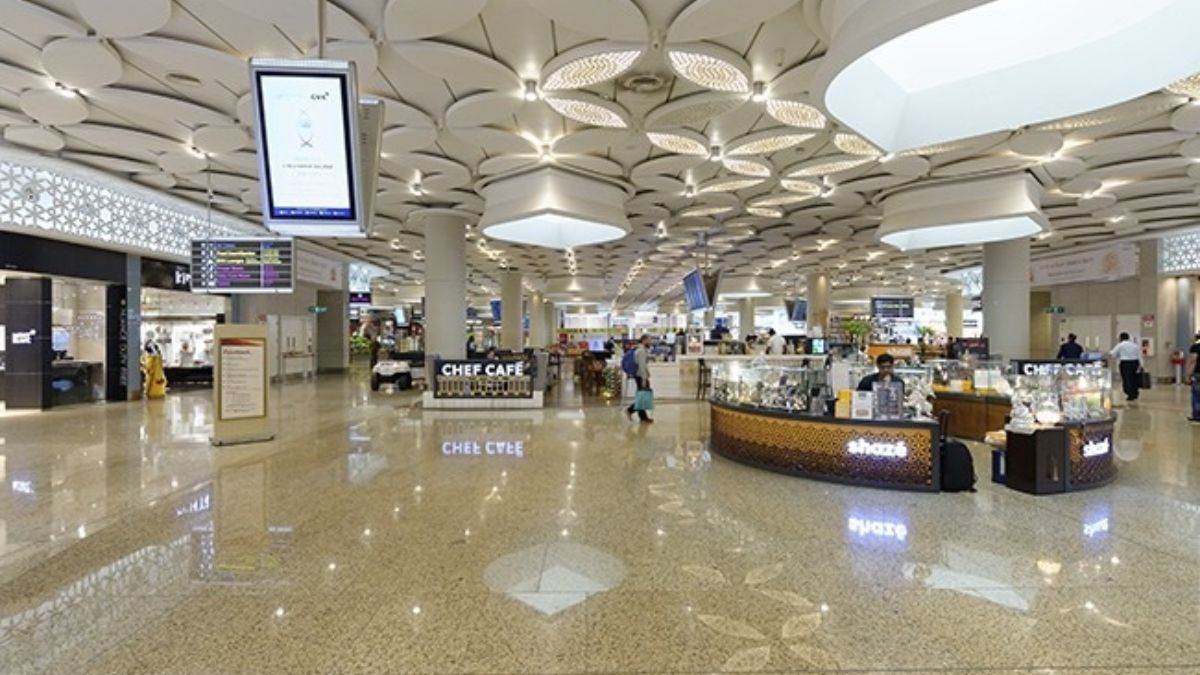 https://www.jagranimages.com/images/newimg/31052024/31_05_2024-mumbai_airport_23728868.jpg