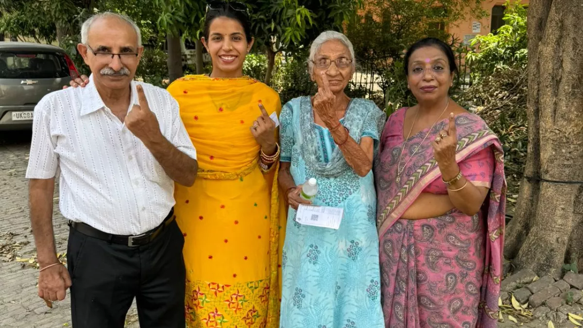 Punjab Lok Sabha Election 2024 Voting Live: पंजाब में शाम पांच बजे तक 55.20 फीसदी मतदान, चंडीगढ़ में भी जमकर हो रही वोटिंग