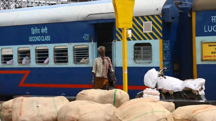 रेलवे का बड़ा फैसला! माल भाड़े में की वृद्धि, पार्सल बुकिंग का रेट अब इतना हुआ (प्रतीकात्मक तस्वीर)