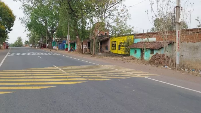 प्रचंड गर्मी के चलते सरायकेला की सूनी सड़कें