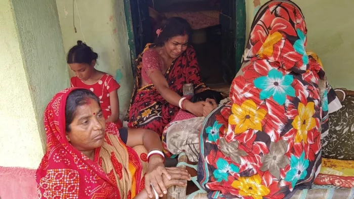 चचा-भतीजे पर गिरी बिजली, पड़ोसी के अंतिम संस्कार में गए थे श्मशान घाट
