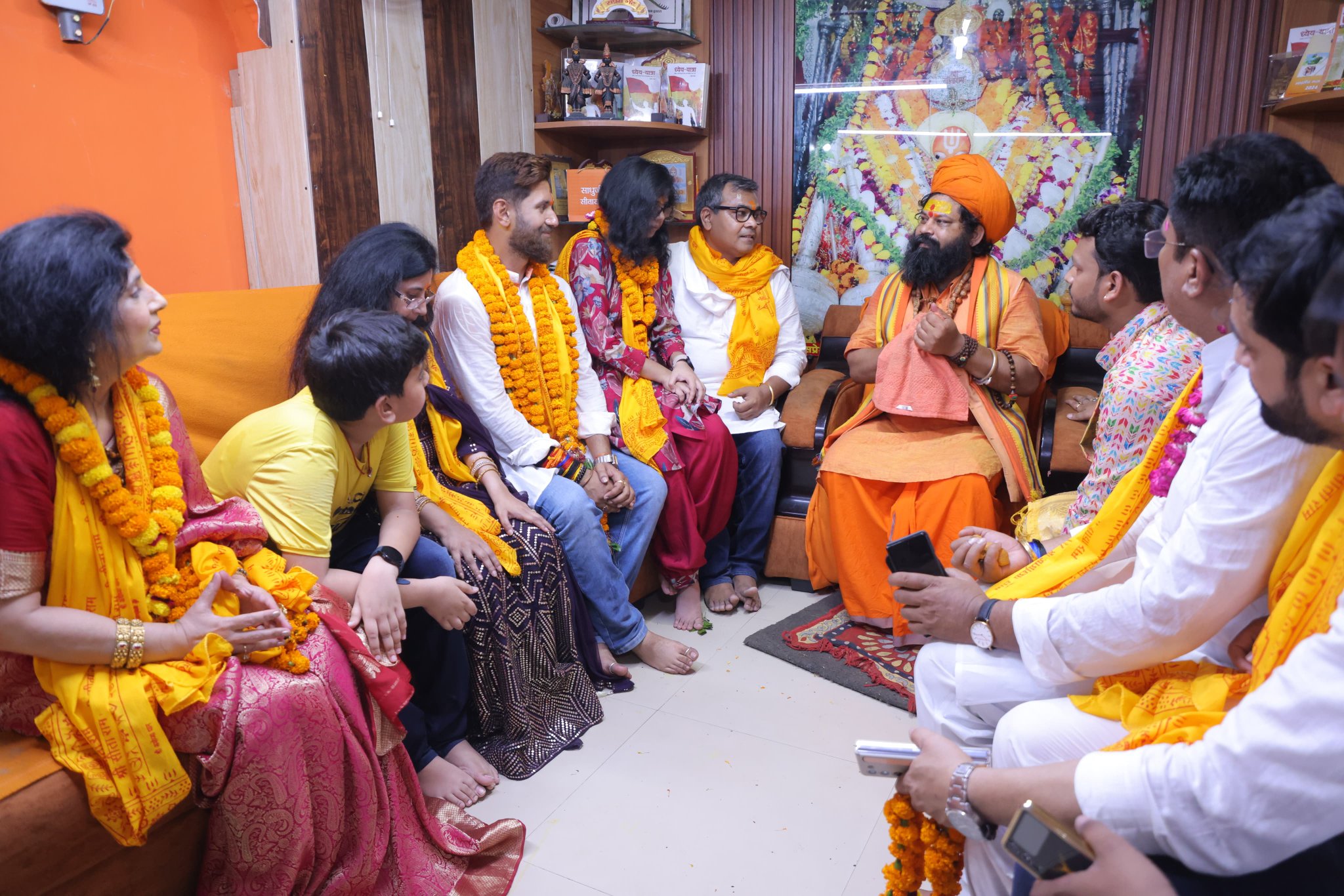Photos: उधर कन्‍याकुमारी में मोदी हुए ध्‍यानमग्‍न, इधर अयोध्‍या में PM के  'हनुमान' ने उठा ली गदा; शाह और नड्डा भी भक्ति में डूबे - Photos: While Modi  meditated in ...