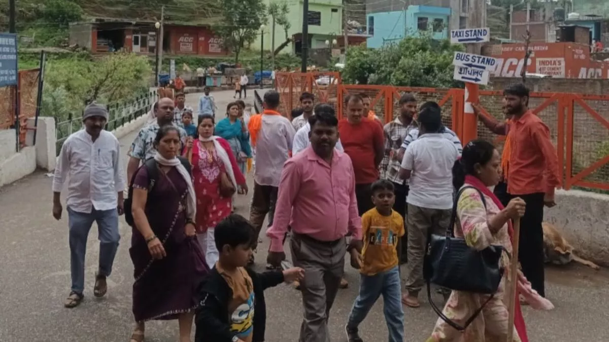 शिवभक्तों ने किए भोले बाबा के दर्शन, सुहाने मौसम से मिली गर्मी से राहत
