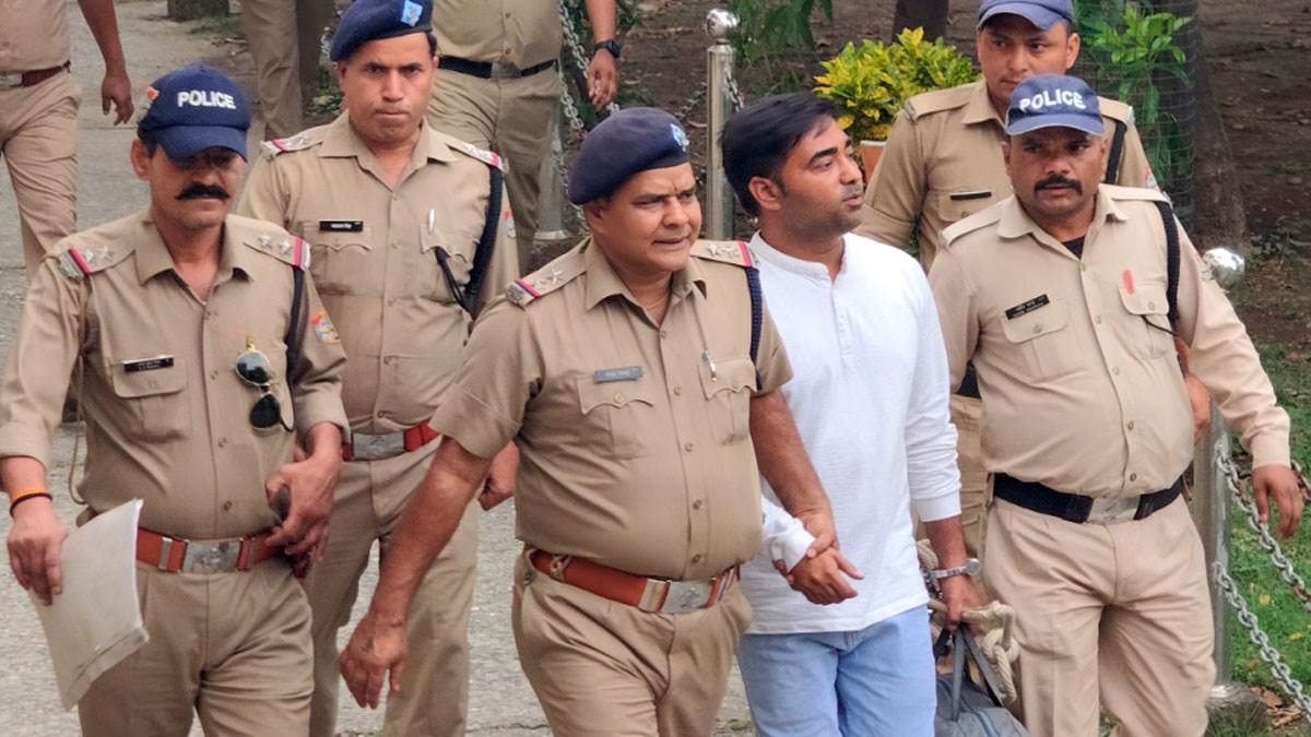 https://www.jagranimages.com/images/newimg/31052025/31_05_2025-pulkit-arya-police_23952054.jpg
