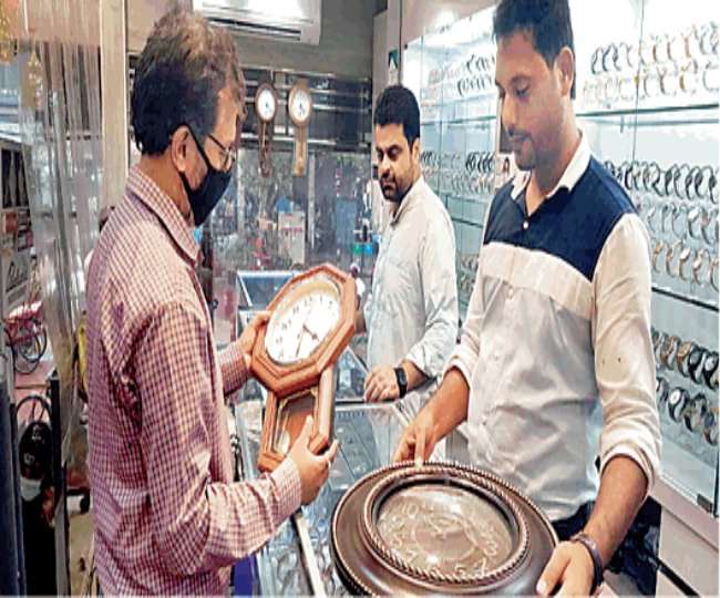 500 40 Read about famous packard watch company store chandni Chowk delhi jagran special