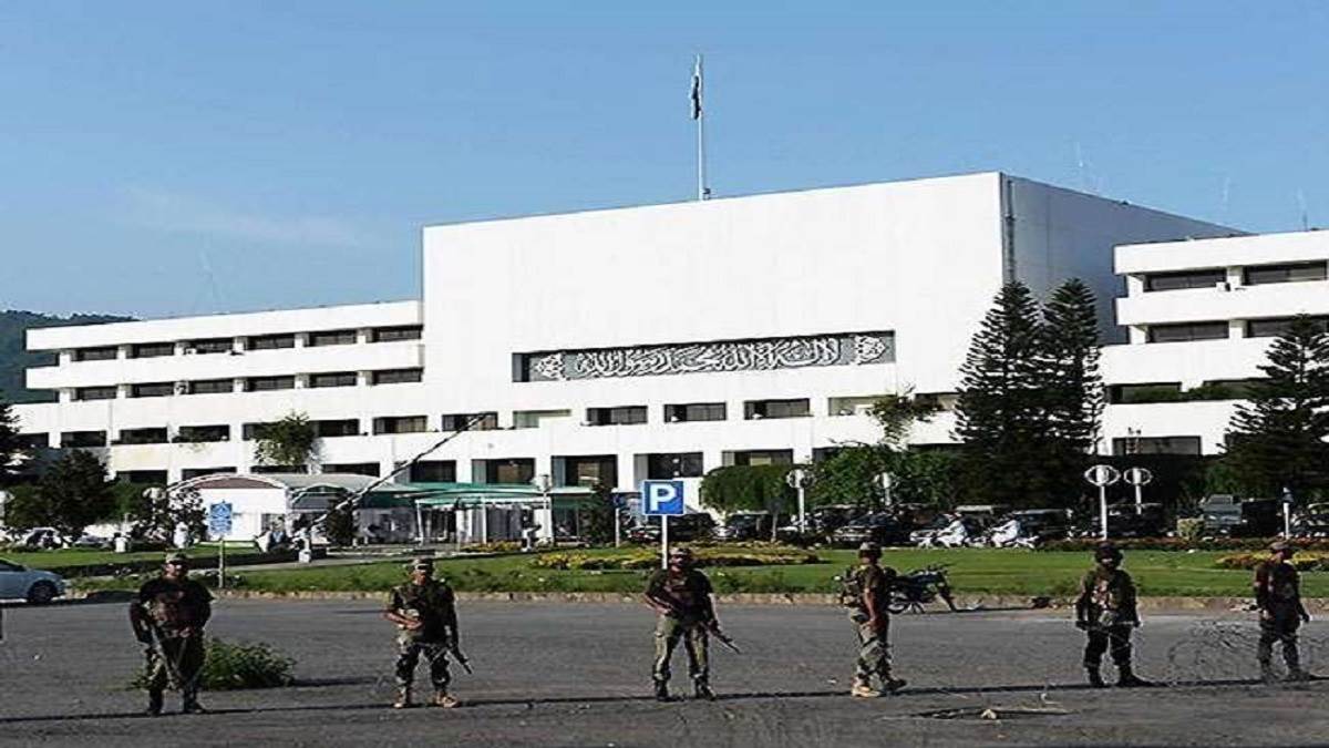https://www.jagranimages.com/images/newimg/31072022/31_07_2022-pakistan_parliament_22940903.jpg