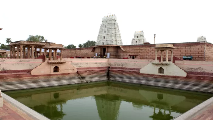 वृंदावन में स्थित रंगनाथ मंदिर, जोकि उत्तर भारत का पहला दिव्य देश है।