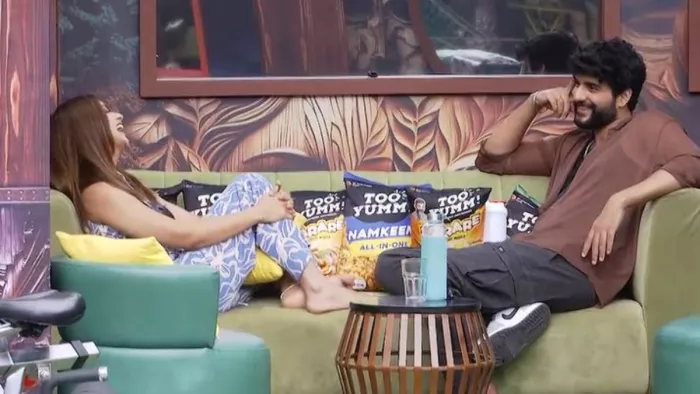Bigg Boss Ott 2 Abhishek Malhan and Jiya Shankar Express Love Feeling for Each Other Watch Video/Instagram