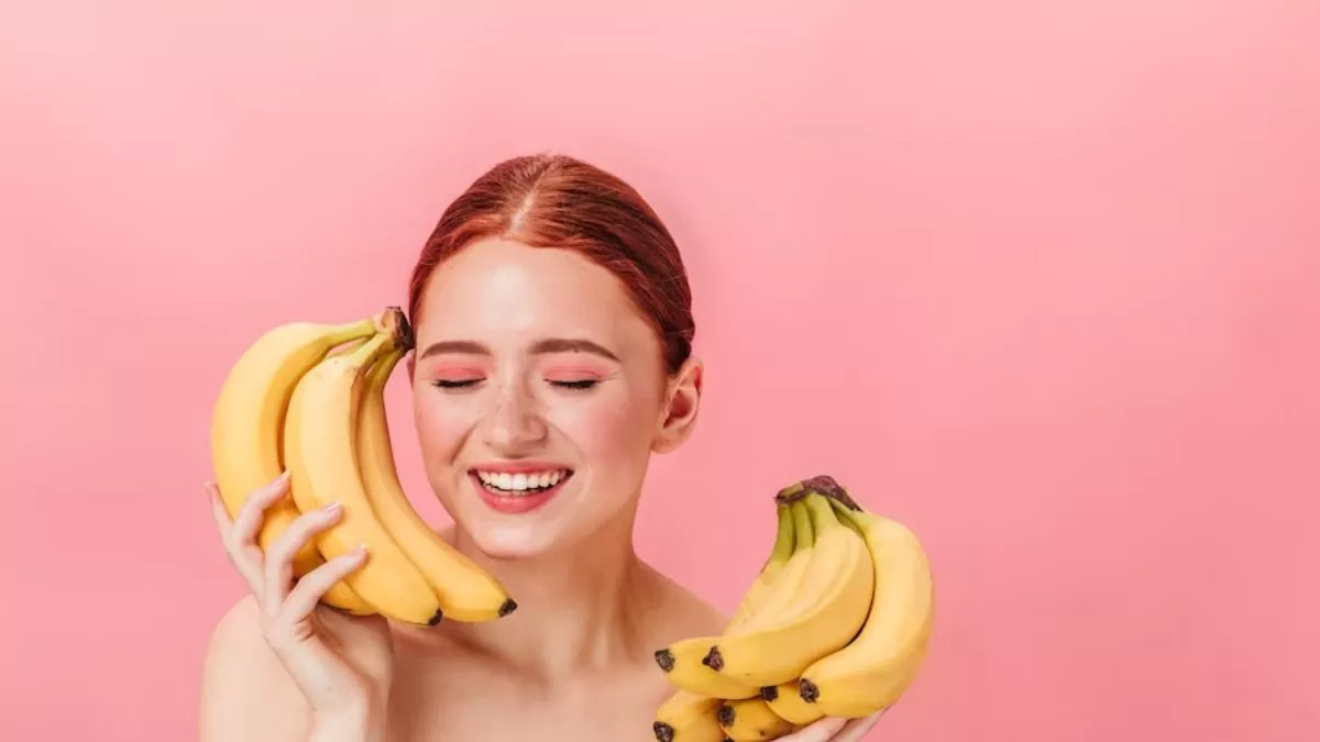 Banana Face Pack: केले से बनाएं ये 4 तरह के फेस पैक, कुछ ही दिनों में चमक  उठेगा चेहरा - how to apply banana face packs know here recipe home remedies  for