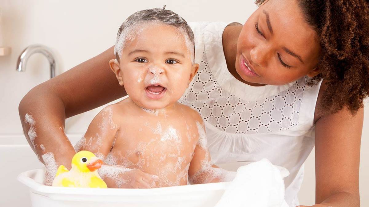 यहां देखें बच्चों के बालों के लिए Best Shampoo Brands की लिस्ट, जो स्किन और आखों को नहीं पहुंचाते नुकसान