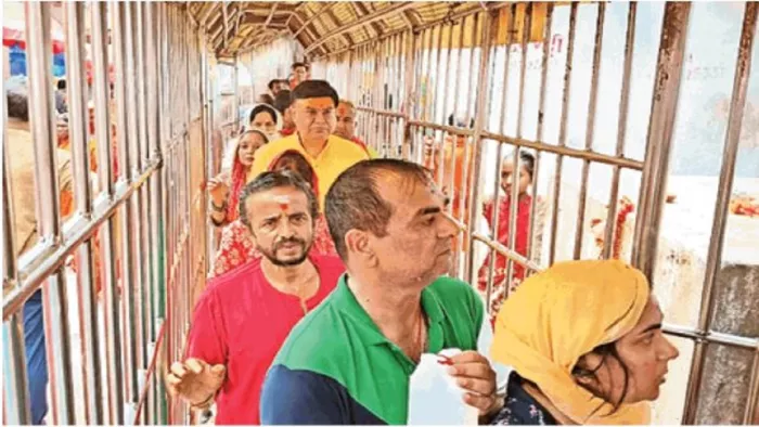 सावन के दूसरे पखवाड़े में जम होने लगी भीड़।