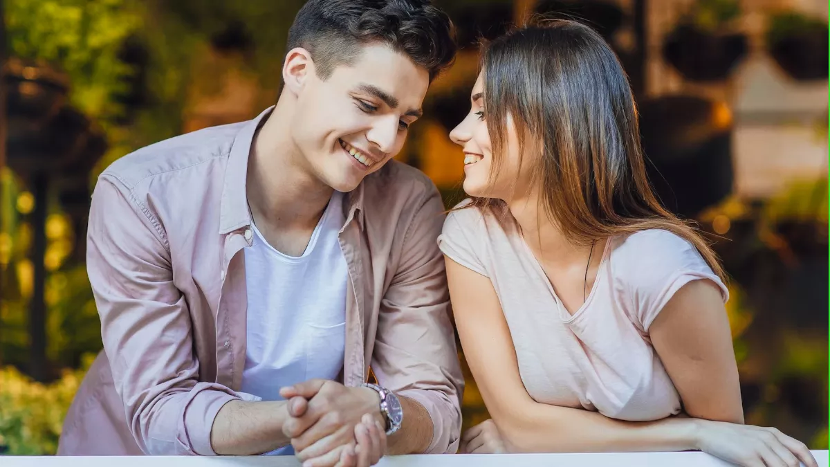 National Girlfriend Day 2023: बिना महंगे गिफ्ट्स और सरप्राइज के इन आसान  तरीकों से करें गर्लफ्रेंड को इंप्रेस - How to Impress a Girl Without Trying  Too Hard