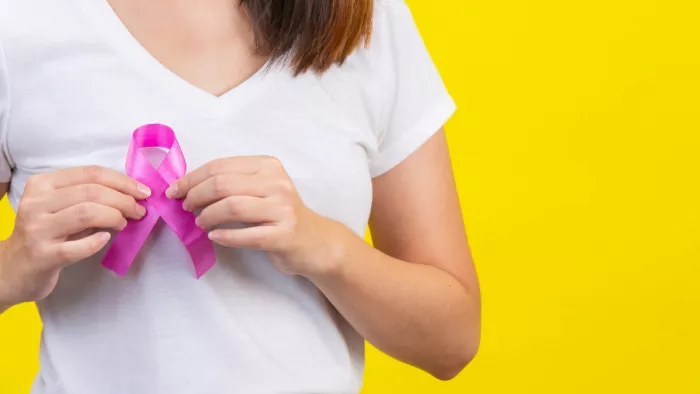 Metastatic breast cancer symptoms: मेटास्टेटिक ब्रेस्ट कैंसर के इन लक्षणों को न करं इग्नोर
