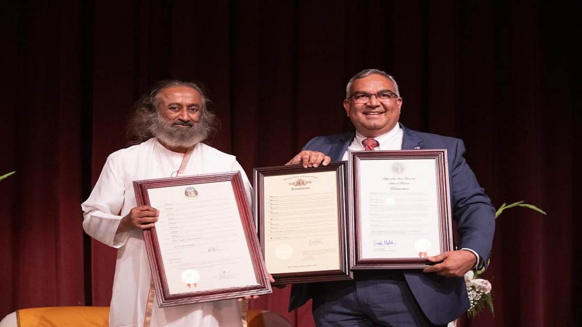 https://www.jagranimages.com/images/newimg/31072023/31_07_2023-sri_sri_ravi_shankar_day_23487506.jpg