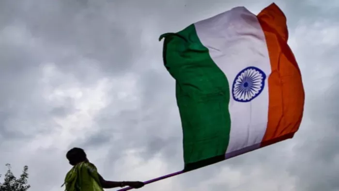 सरकारी स्कूलों में 10वीं-12वीं की टॉपर 15 अगस्त पर ध्वजारोहण करेंगी (सांकेतिक)।