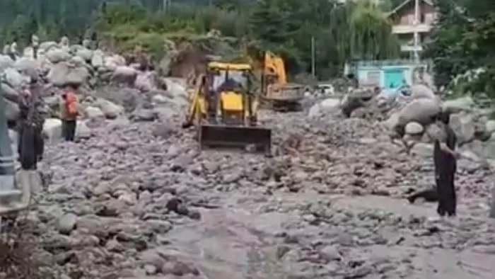 मनाली के अंजनी नाले में एक बार फिर आई बाढ़