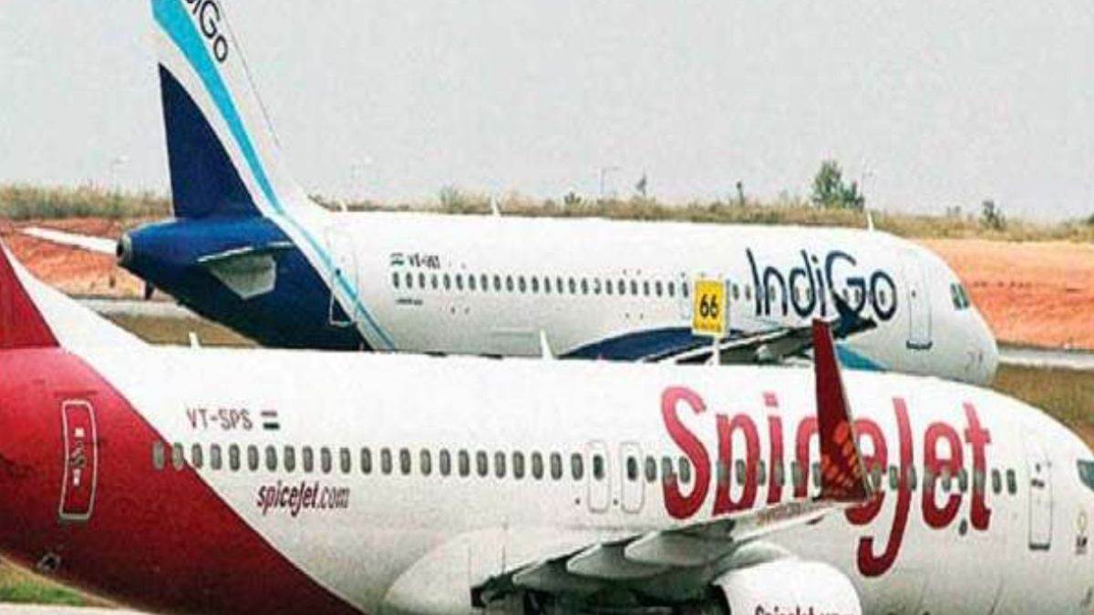 https://www.jagranimages.com/images/newimg/31072024/31_07_2024-indigo_and_spicejet_in_leh_23769047.jpg