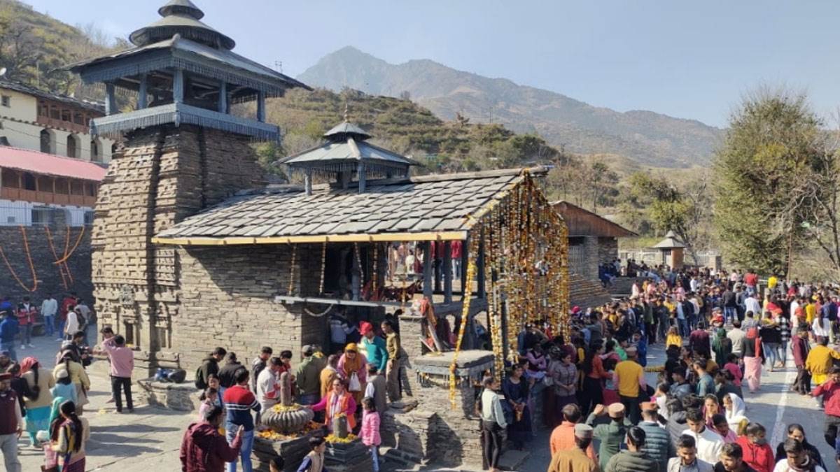 Sawan पर लाखामंडल में लगती है शिव भक्‍तों की भीड़, युधिष्ठिर ने तपस्या कर  यहां स्‍थापित किए थे सवा लाख शिवलिंग - Uttarakhand Famous Shiva Temple  Ancient Shiva Temple ...
