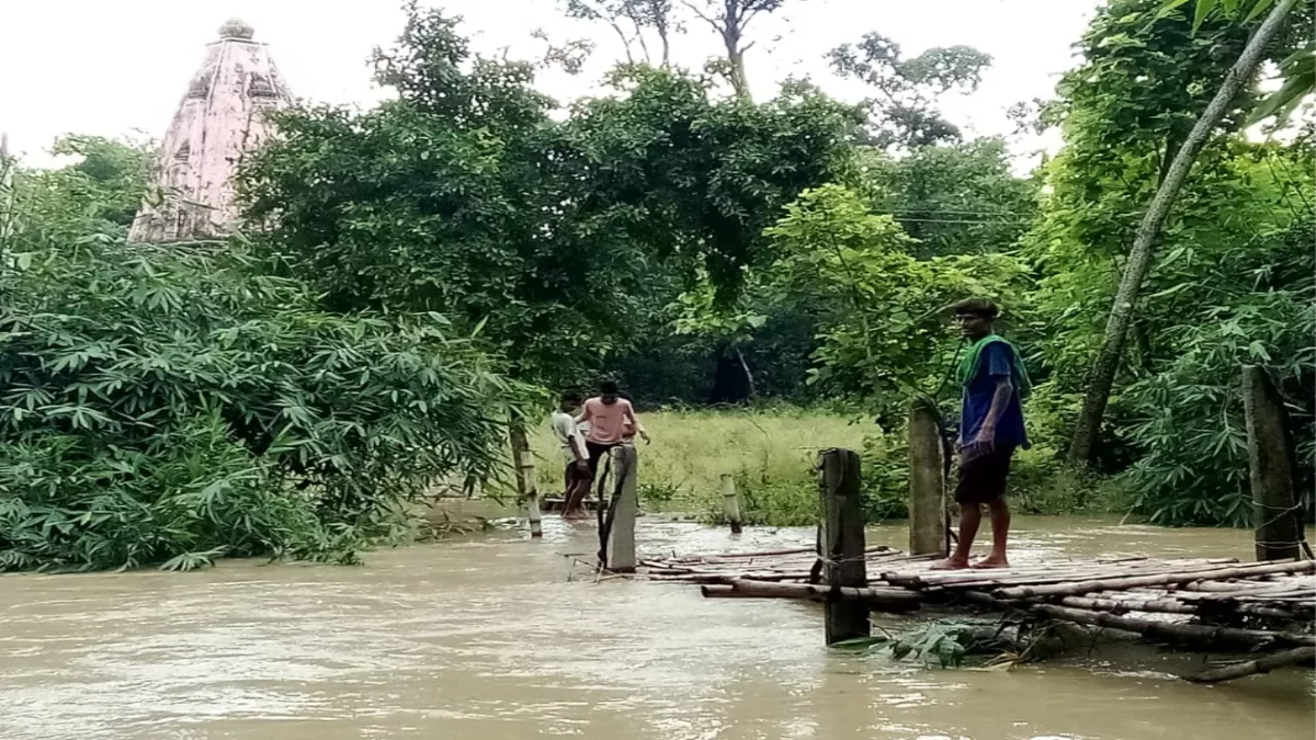 औरंगाबाद में पुनपुन नदी में बाढ़, डायवर्सन के ऊपर बह रहा है पानी, आवागमन बाधित