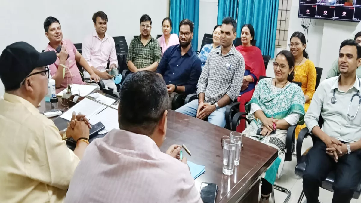 Bageshwar News: चिकित्सक मरीजों को देंगे हरसंभव बेहतर उपचार, ऐसा नहीं करने वालों पर कार्रवाई तय