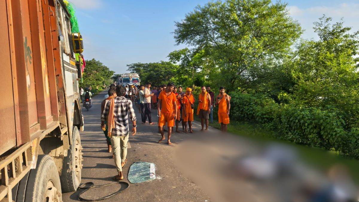 engineering college 3 students killed in road accident