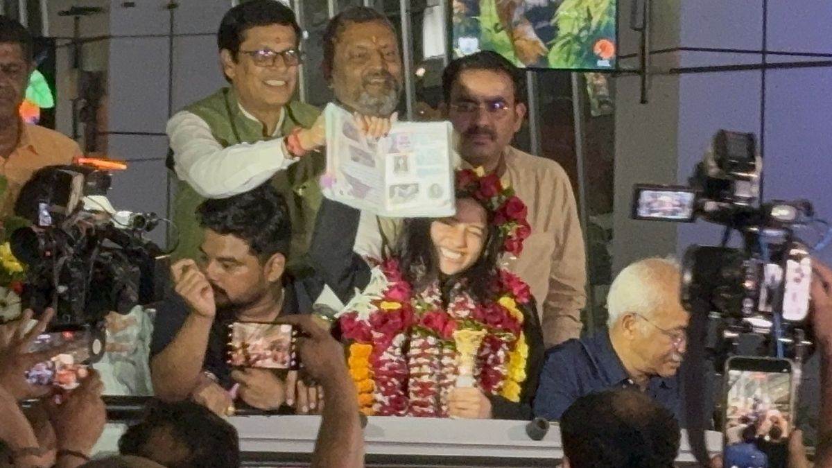 https://www.jagranimages.com/images/newimg/31072025/31_07_2025-divya_deshmukh_1_23999326.jpg