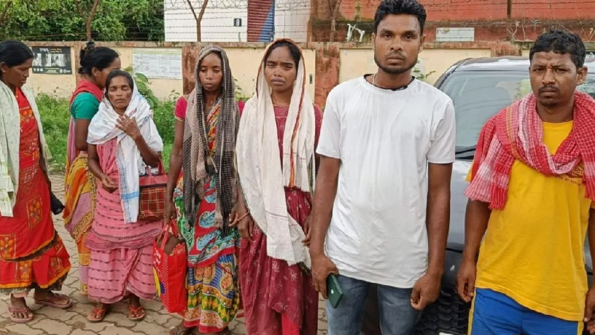 दुमका में सड़क हादसा, ट्रैक्टर और बाइक की जोरदार भिड़ंत में एक युवक की मौत
