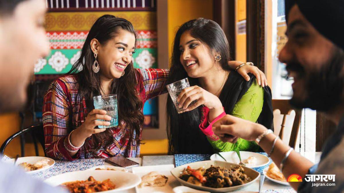 https://www.jagranimages.com/images/newimg/31072025/31_07_2025-friendship_day_with_friends_23998906.jpg