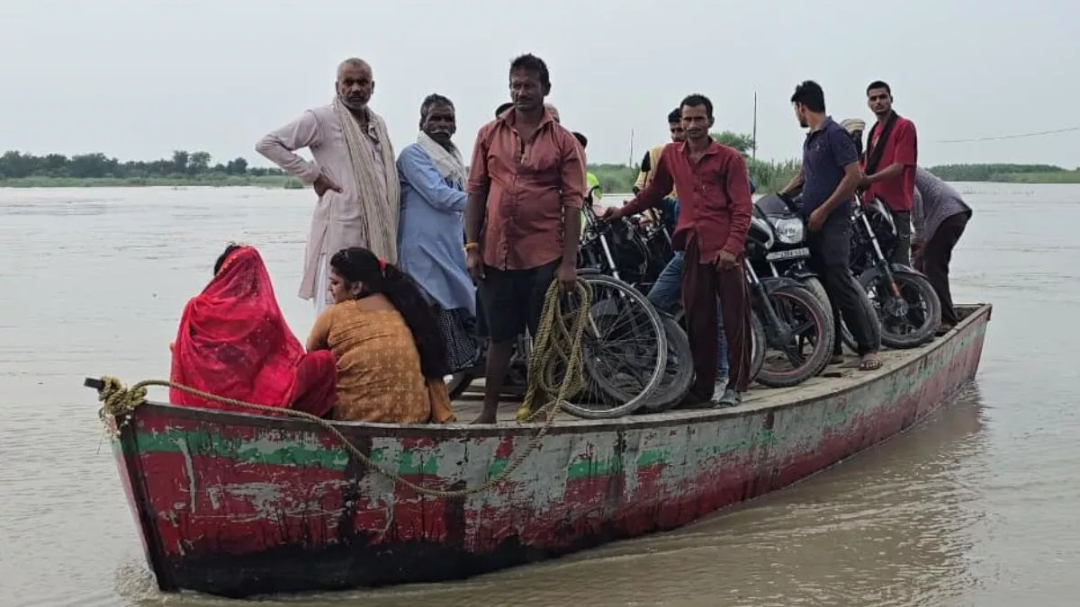 गोंडा में लाल निशान से 11 सेंटीमीटर दूर घाघरा, चहलावा के साथ दुर्गागंज में भी कटान; सरयू नदी भी खतरे से 60 Cm दूर