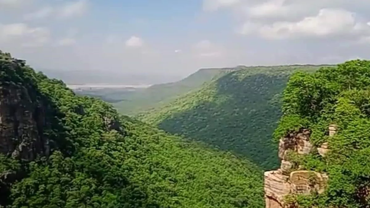 बिहार के कैमूर में कश्मीर जैसी सुंदरता, बंसी खोह में पर्यटन की नई संभावनाएं