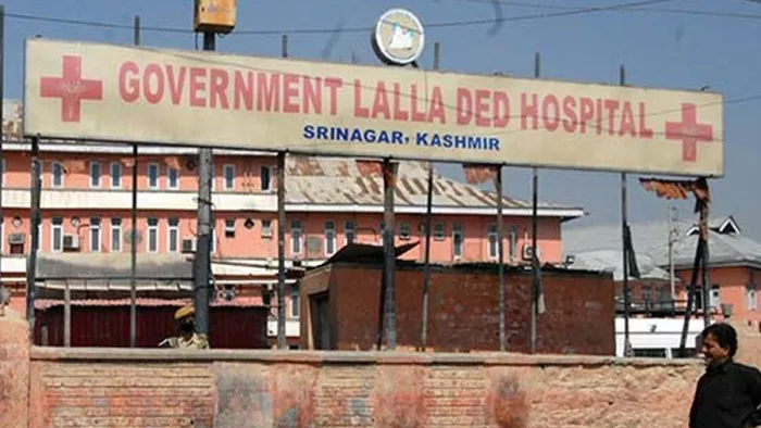 ललदेद अस्पताल में एक डाक्टर के वीलाग बनाने से मचा बवाल,जांच के आदेश