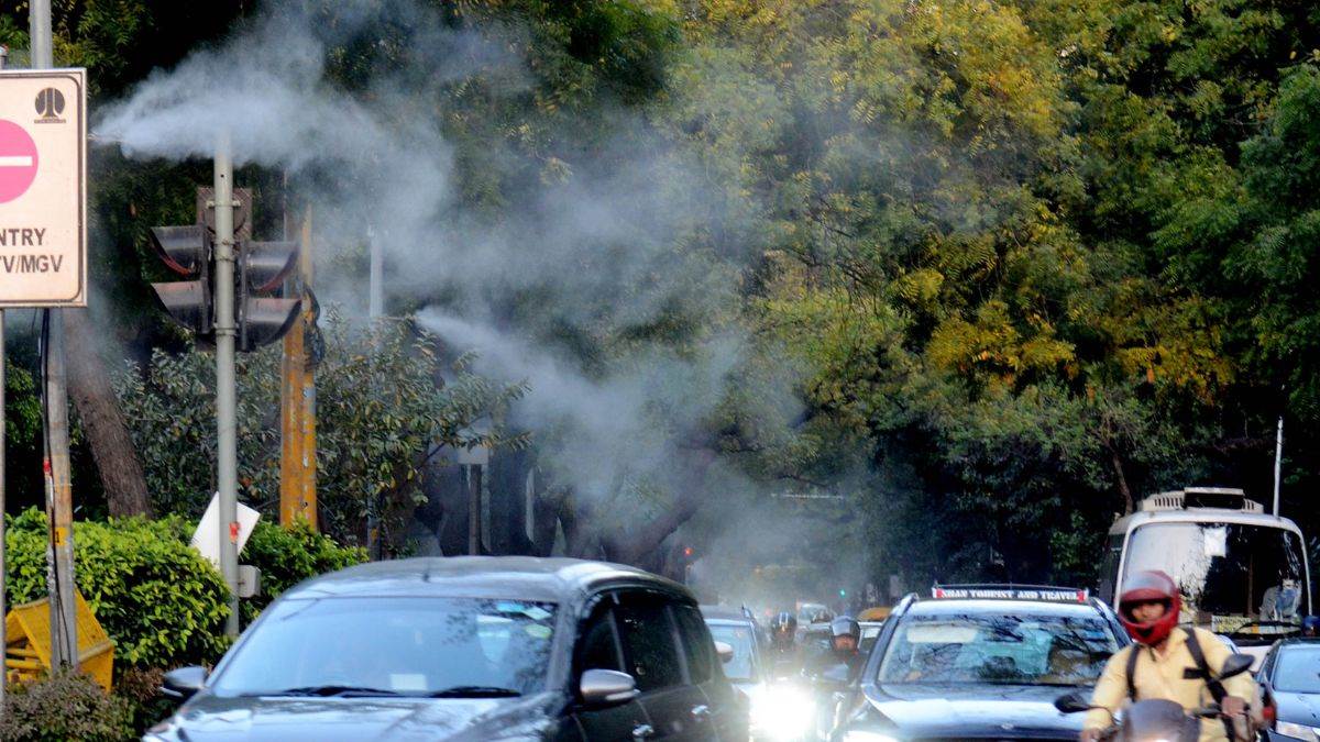 ncr new delhi installs mist sprayers to combat dust pollution